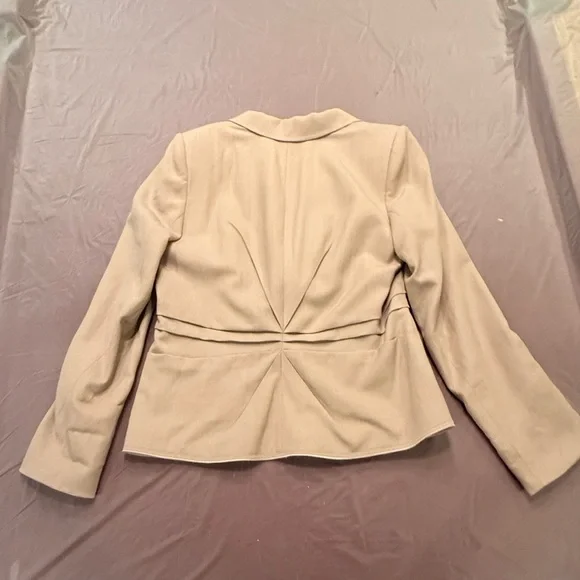 Escada Linen Cream Pleat back Blazer/Jacket Size 44/XL MSRP $325 - Picture 3 of 15